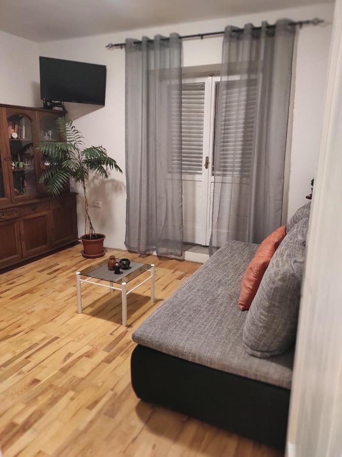 Appartamento Aurora Apartman Zara Esterno foto